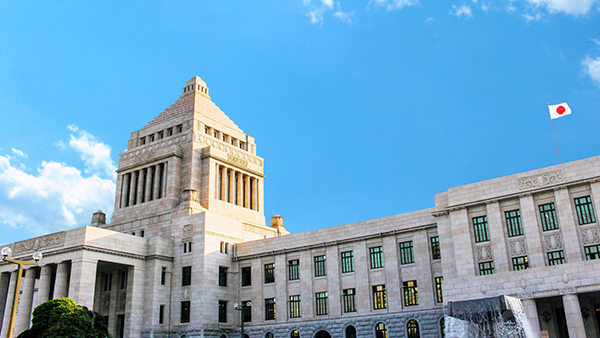 政府に丸投げの説得型スピーチでは勝てない！審査員目線で解決策を考える トップ画像