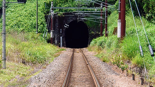 【 トンネルの法則 】スピーチの最初と最後を完璧にすれば中盤の印象は補われる トップ画像