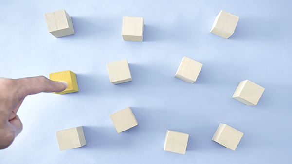 プレゼンでは話者が選択肢を絞り込む!聴衆に選択肢を示すだけでは不十分 トップ画像