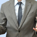 ジェスチャーを自然に見せる簡単なコツは指先に力を入れないこと