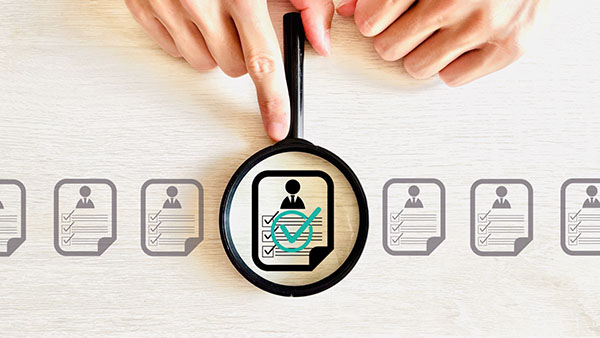 英語スピーチコンテストに挑戦するのに相応しい学生とはどんな人物か トップ画像