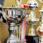 英語スピーチコンテストの副賞準備！トロフィー/カップ/盾の選び方は？