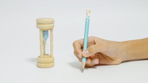 制限時間が4分程度の短い英語スピーチは発表時間が長い8分版より簡単か？